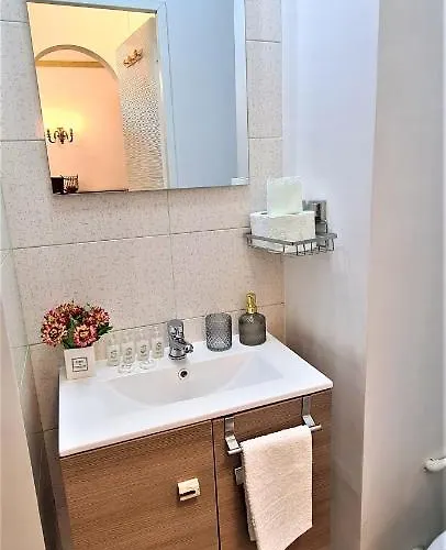 Central Arghezi University Square דירה