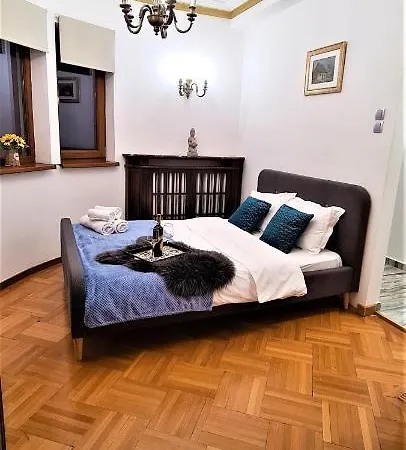 Central Arghezi University Square