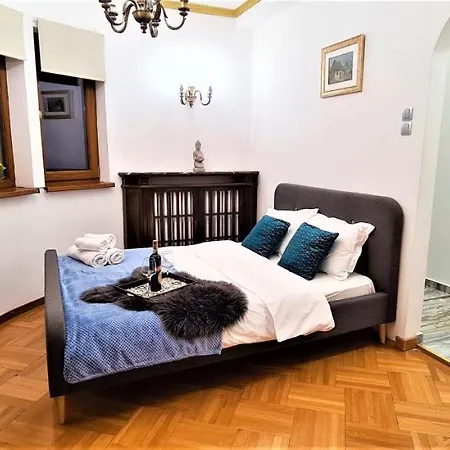 Central Arghezi University Square *