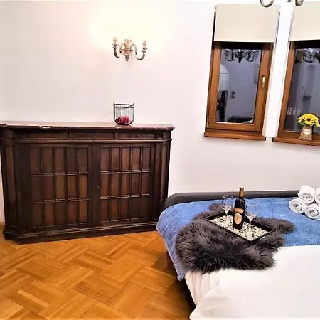 Central Arghezi University Square *