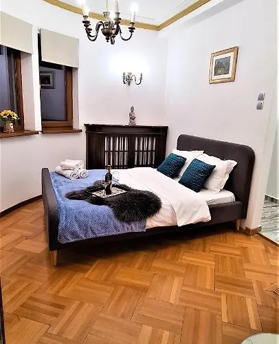 Central Arghezi University Square