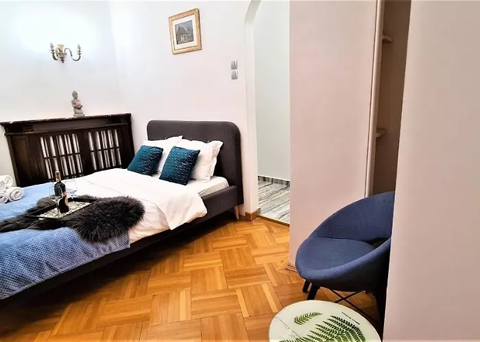 Central Arghezi University Square * Бухарест