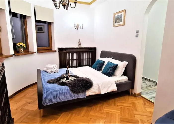 Central Arghezi University Square *